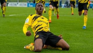 يوسوفا موكوكو نجم بروسيا دورتموند الواعد