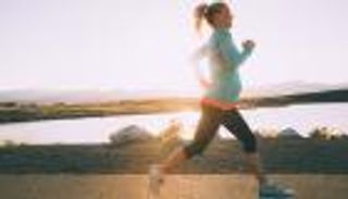 فيديو لحامل بشهرها التاسع يذهل الملايين في تحدي الـ100 دولار