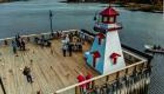 بالصور.. حفل زفاف يجمع مدعوين من بلدين "دون سفر"