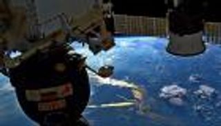 تسرب هواء من محطة الفضاء الدولية.. ورائد روسي يستعين بـ"حل مؤقت"