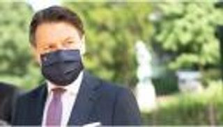 "حيلة غريبة" من رئيس وزراء إيطاليا لتشجيع ارتداء الكمامات