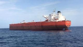 ناقلة النفط (NORDIC ZENITH) بميناء الحريقة النفطي