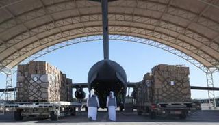 طائرة المساعدات الإماراتية إلى كازاخستان