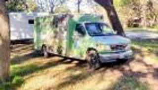 أمريكي يحول سيارة إسعاف إلى منزل أحلامه.. باعها بـ30 ألف دولار