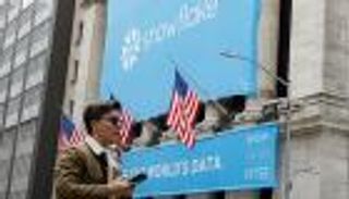 حال السوق.. وول ستريت تنتعش وانهيار أسهم أوروبا والدولار