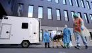 "تسونامي كورونا" يجتاح أوروبا.. وانهيار المستشفيات "وشيك"