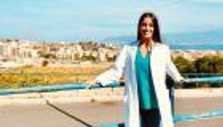 "فتاة مقتولة" تناقش رسالتها وتتخرج في كلية الطب 