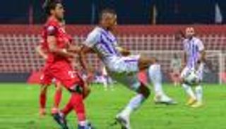 الدوري الإماراتي.. التعادل يحسم قمة شباب الأهلي والعين