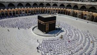 أداء صلاة الجمعة في الحرم المكي