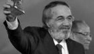 إنفوجراف.. محمود ياسين.. رحلة 44 عاما من الفن ينهيها ألزهايمر