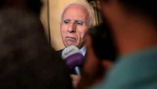عزام الأحمد أحد مصابي منظمة التحرير الفلسطينية بكورونا