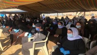 نساء إيزيديات يشهدن فتح مقبرة لضحايا داعش