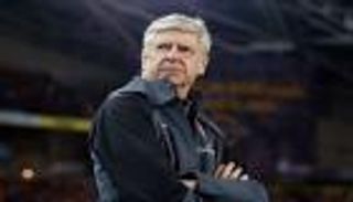 بعد عزلة عامين.. هل يعود فينجر لإنجلترا بمعاداة أرسنال؟