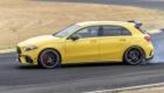 صغيرة الحجم عملاقة في قوتها.. 10 سيارات تبهر العالم