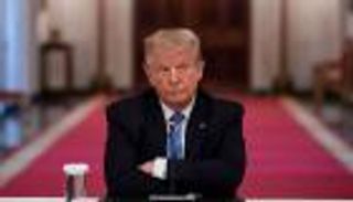 رحلة الدولار في نصف قرن.. ترامب يراهن على "ذكريات أليمة" 