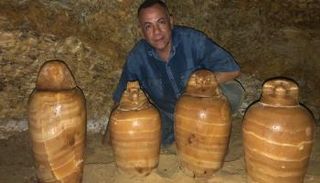 جانب من آثار المقبرة المكتشفة حديثا