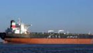 إيران تتحايل لتهريب النفط.. سر الناقلات المجهولة قرب ميناء الفاو