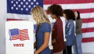 أمريكيات يصوتن في الانتخابات الأمريكية- أرشيفية