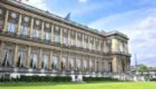 باريس تطالب بعدم مقاطعة المنتجات الفرنسية