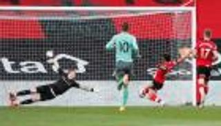 الهزيمة الأولى.. إيفرتون يسقط بثنائية ساوثهامبتون في الدوري الإنجليزي