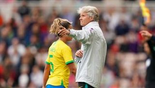 بيا سوندهاجه مدربة منتخب البرازيل النسائي