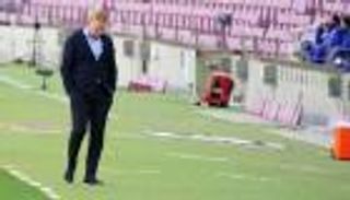 مصائب الكلاسيكو.. "الفار" يهدد كومان بالغياب عن برشلونة 75 يوما