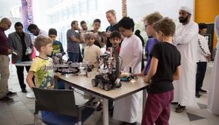 البرنامج يجمع الأطفال من مختلف القدرات للعمل معاً