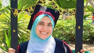 فاطمة عرفة تحمي الأطفال من خطر كورونا بالرسم 