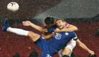 الدوري الإنجليزي.. لامبارد يسأل: ماذا تفعل شاشة الـ"var" داخل الملعب؟