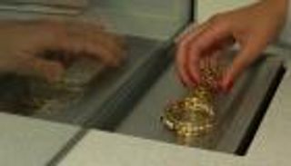 أسعار الذهب اليوم.. هبوط بعد شكوك "التحفيز الأمريكي"