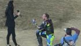 فيديو.. متسابق يفبرك تعرضه لحادث ليتزوج صديقته