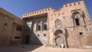 رسالة محبة.. شباب مسلمون يعيدون الحياة لكنيسة عراقية