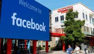 لافتة ضخمة عند مدخل مقر 