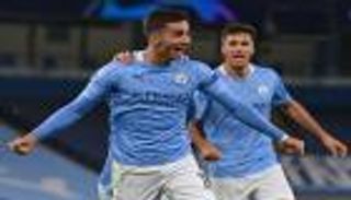 توريس المتألق يعيد ذكريات بالوتيلي إلى مانشستر سيتي