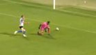 فيديو.. حارس "مجاني" يرتكب خطأ كوميديا مزدوجا في إسبانيا