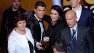 "وهم كورونا".. هل تسيطر نظرية المؤامرة على عائلة كريستيانو رونالدو؟