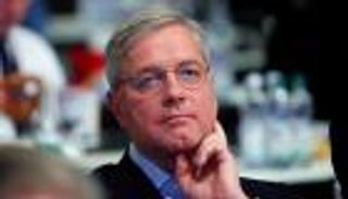 بالفيديو.. خليفة ميركل المحتمل يستعد لمباراة ضد زوجته