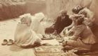 عائلة بريطانية توثق رحلتها إلى الشرق الأوسط.. صور عمرها 112 عاما