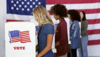 أمريكيات يصوتن في الانتخابات الأمريكية- أرشيفية