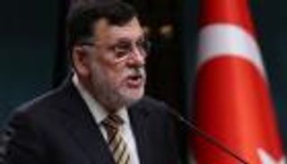 عشية انقضاء مهلة الاستقالة.. السراج باق بأمر تركيا وقطر