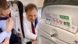 مرشح لخلافة ميركل يفرض الكمامة ولا يرتديها