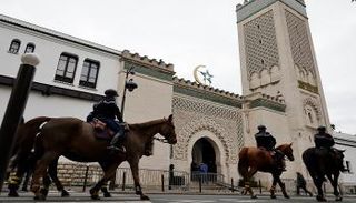 فرنسا تشدد إجراءاتها الأمنية غداة هجوم نيس- أ.ب.ف