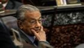 "تمجد العنف".. تويتر يحذف تغريدة لمهاتير محمد