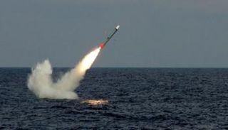 أحد صواريخ كروز الأمريكية بعد إطلاقه من البحر- أرشيفية