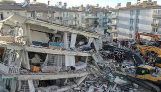 جانب من آثار الزلزال