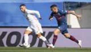 "الأفضل في العالم".. كيف تفاعلت جماهير ريال مدريد مع هدف هازارد؟