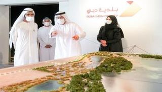 الشيخ محمد بن راشد آل مكتوم يطّلع على المشروعات الجديدة