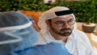 القرقاوي يتلقى لقاح كورونا