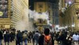 قيود كورونا.. مظاهرات تشوه وجه إيطاليا