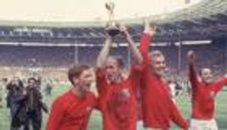 تساقط أبطال "المونديال الوحيد" يذهب عقل أسطورة إنجلترا